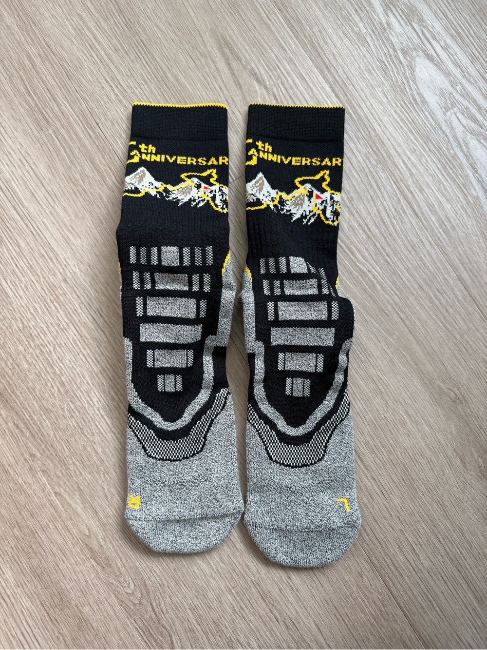 HK100 Ultramarathon 10th Anniversary commemorative crew socks, size XL
